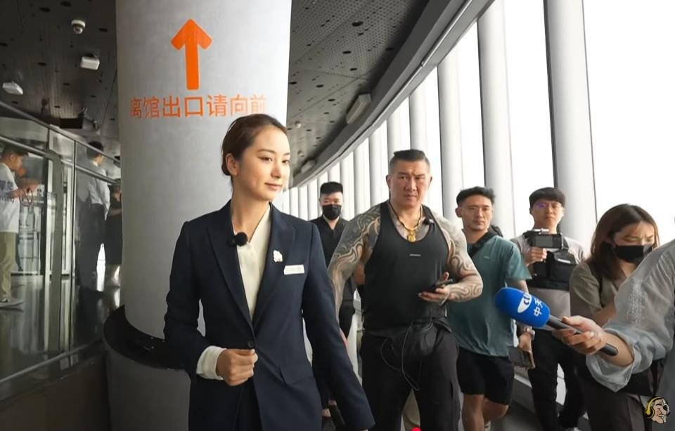 上海正妹導覽員「仙氣炸裂」轟破館粉心防！SSR真面目中網驚：館長變正經了