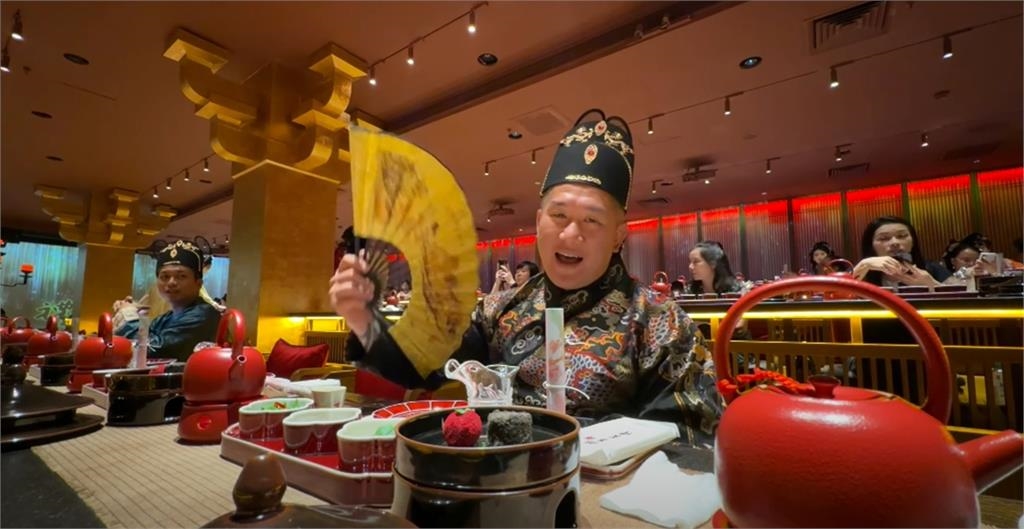 館長吃宮廷宴1秒開啟「誇誇模式」!竟稱1事「台灣比不上」…網氣瘋:好反感