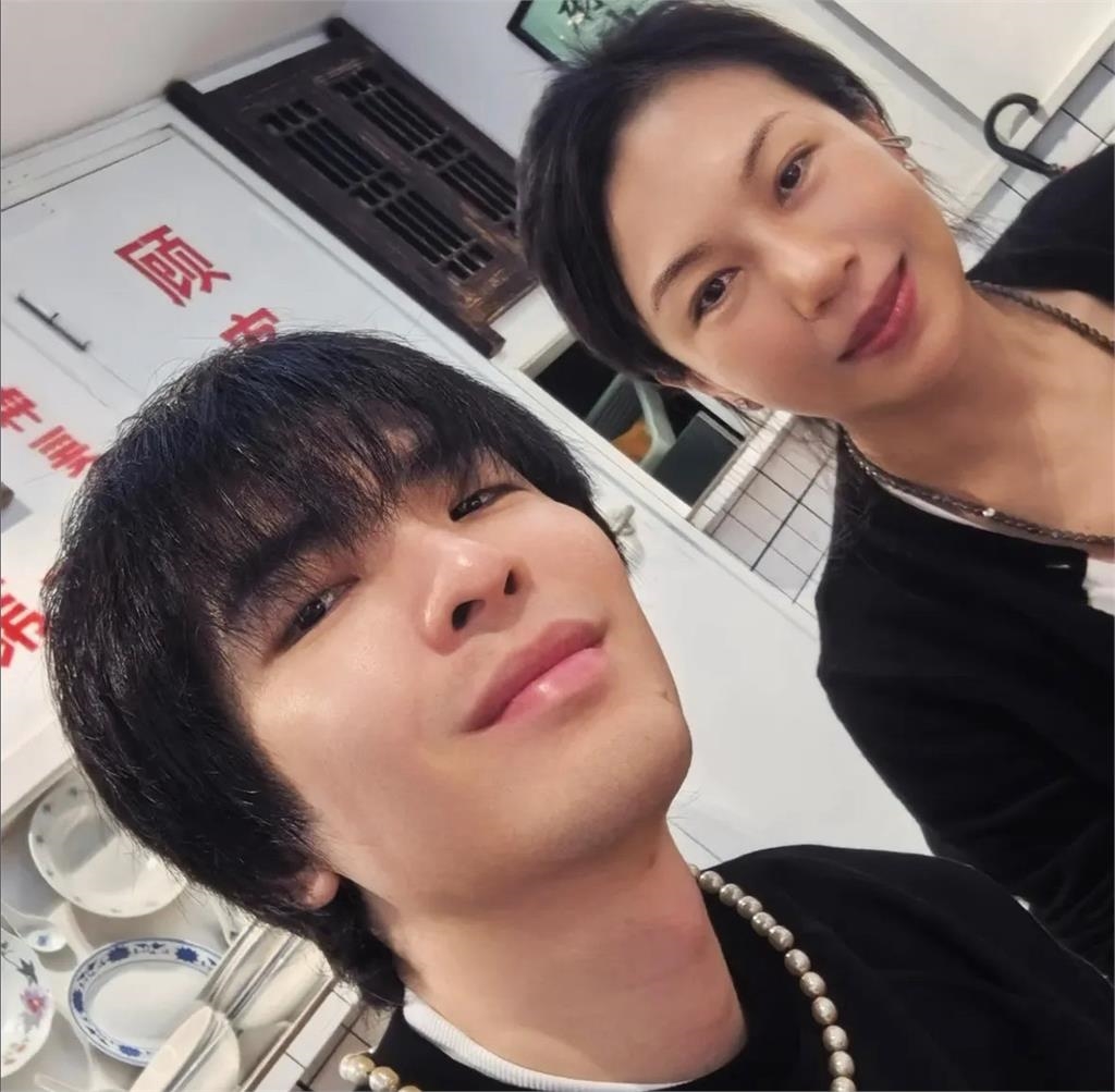 蕭敬騰神隱1個月現身了！曬「愛妻Summer合照」網揪1細節全閃瞎