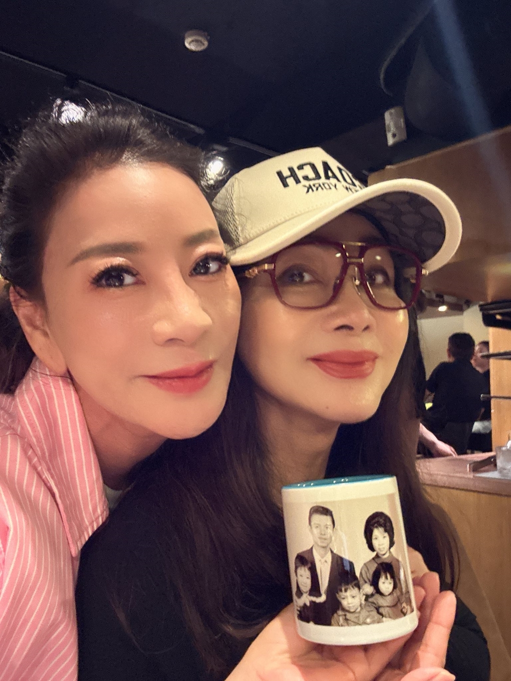 演藝圈「大姐級」女星齊聚！楊繡惠當場哭了 突曬「珍貴禮」告白陳美鳳：我愛你