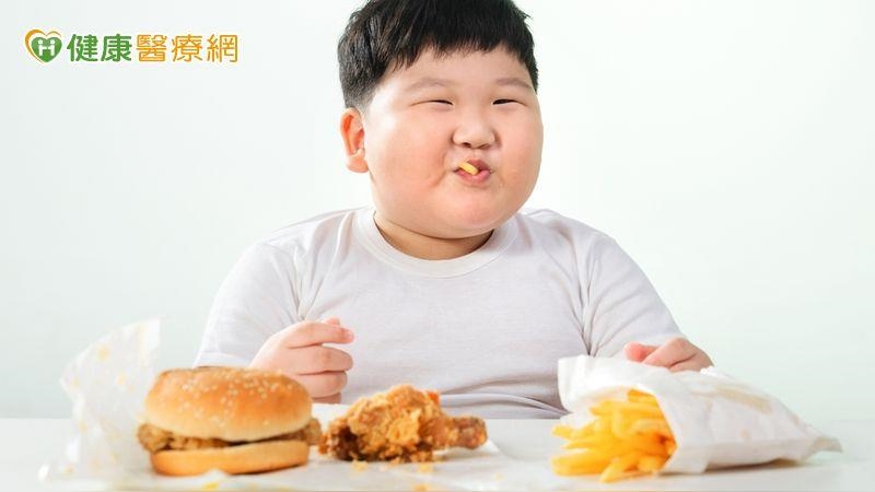 孩子高血壓無症狀難察覺! 醫師點名「這些孩子」應定期量血壓 孩子高血壓無症狀難察覺! 醫師點名「這些孩子」應定期量血壓