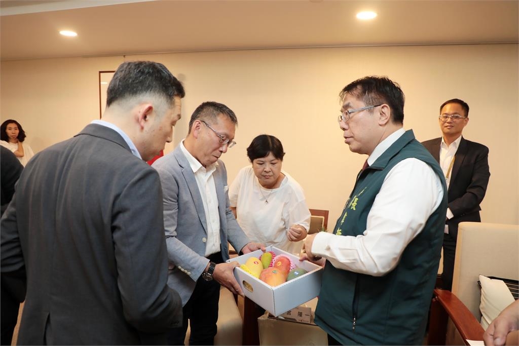 日本頂級超市社長親臨台南 與黃偉哲洽談台南農產上架