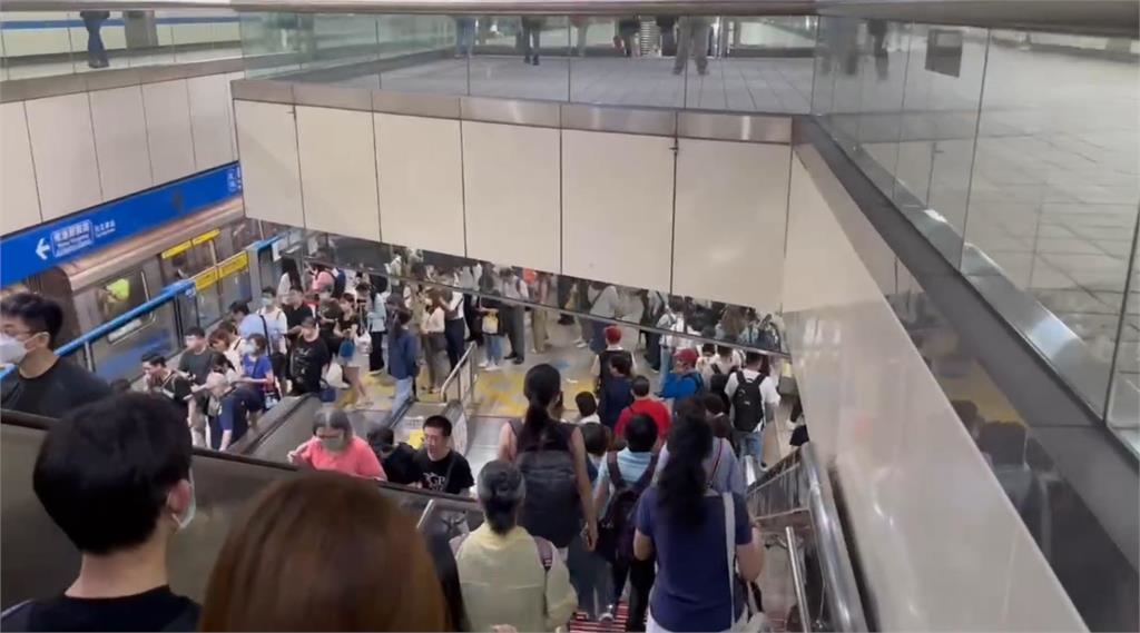 搭捷運「猛做1舉動」秒被懷疑中國人！她無奈：身為台派份子很難過