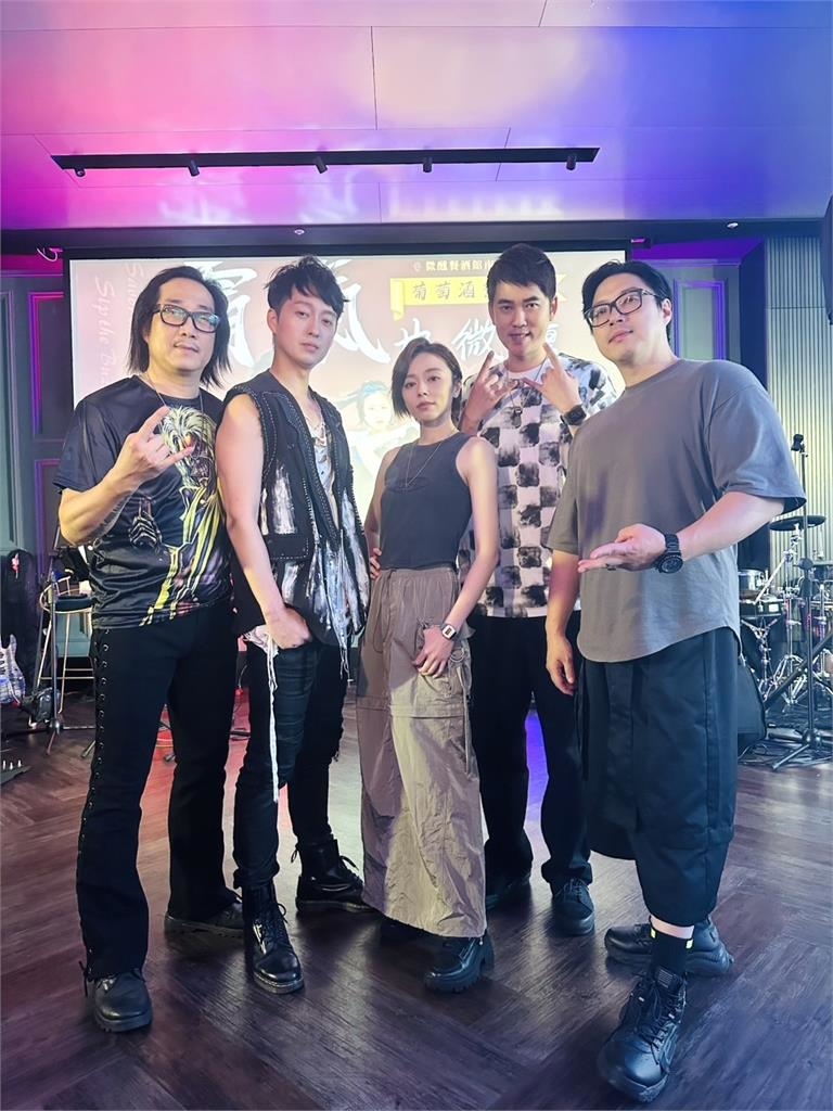 王瞳領軍「霸氣樂團」現身台南演出　　捐贈紀念T給偏鄉孩童