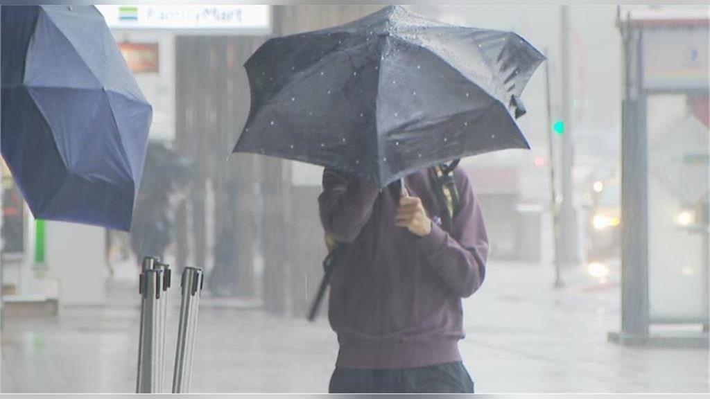 下班記得帶傘! 16縣市大雨特報 下班記得帶傘! 16縣市大雨特報