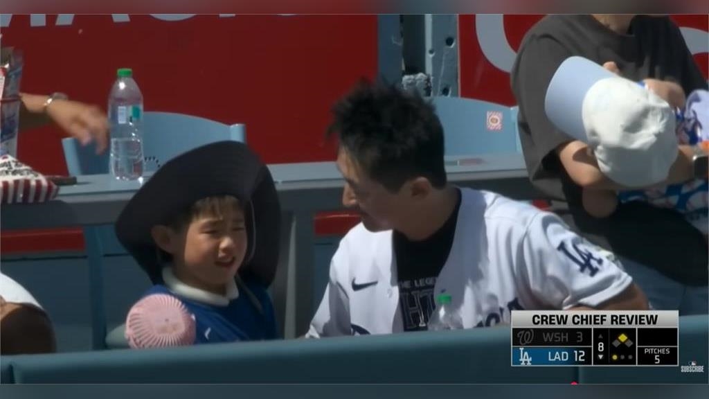 MLB(影)／大谷的全壘打球讓小球迷哭了！沒想到從小朋友口中得到意外答案