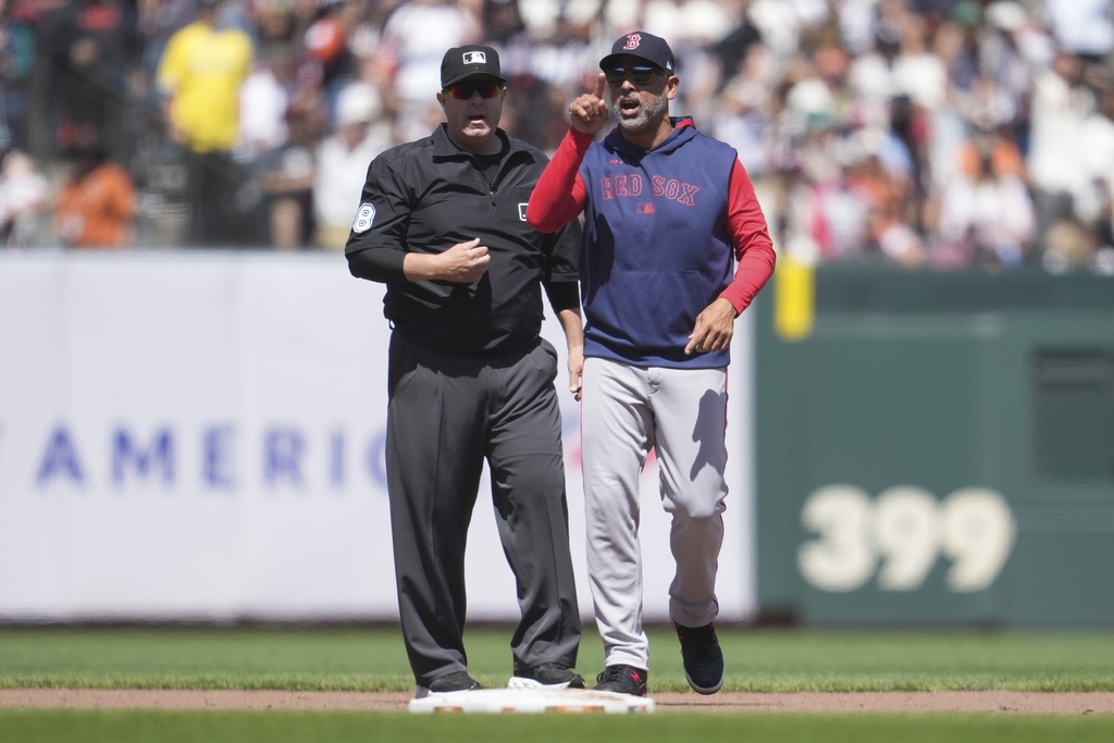 MLB(影)／紅襪巨人系列賽最後一戰　球員、總教練抗議裁判接連趕出場