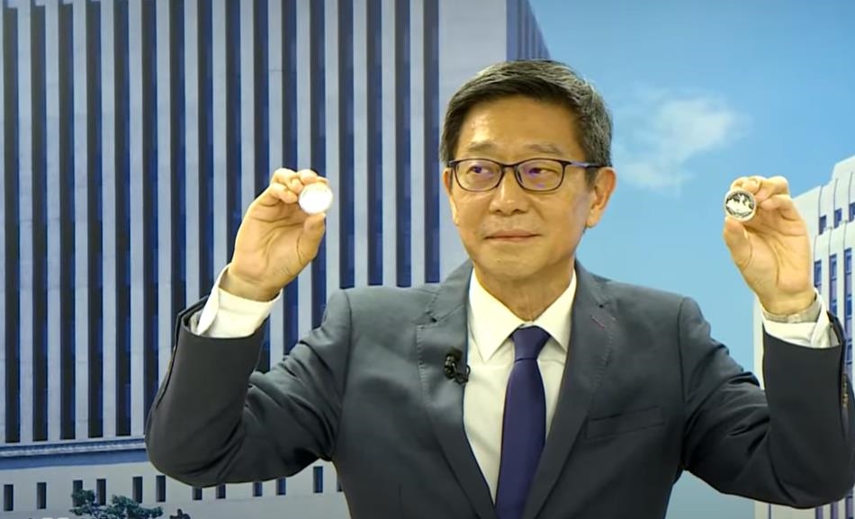 快新聞/台灣12強冠軍紀念銀幣出爐! 正反面樣式、預購方法央行全說了