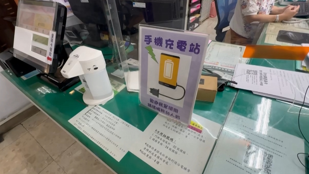 免費機車充電站遭濫用？　民眾強佔充電區充手機