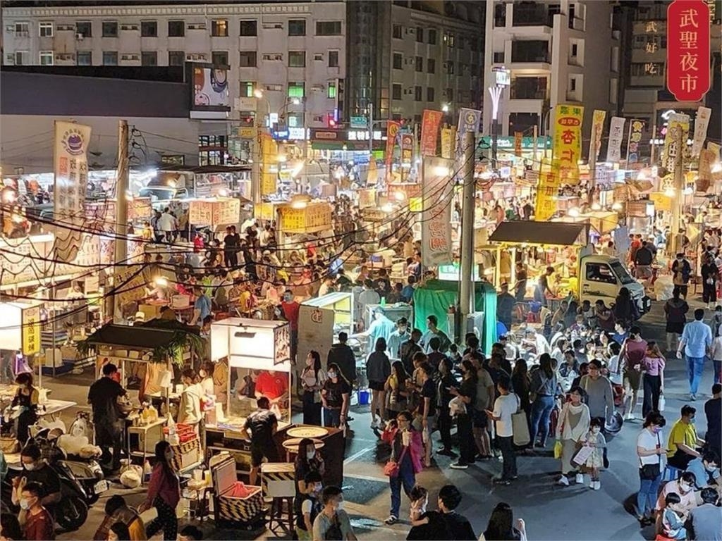 台南大東夜市人潮慘兮兮「剩沒幾隻貓」!在地人曝「都去這1處」:好逛多了