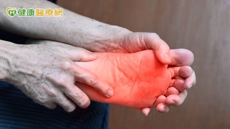 72歲翁糖尿病腳麻、灼痛睡不好 醫揭神經性疼痛治療關鍵 72歲翁糖尿病腳麻、灼痛睡不好 醫揭神經性疼痛治療關鍵