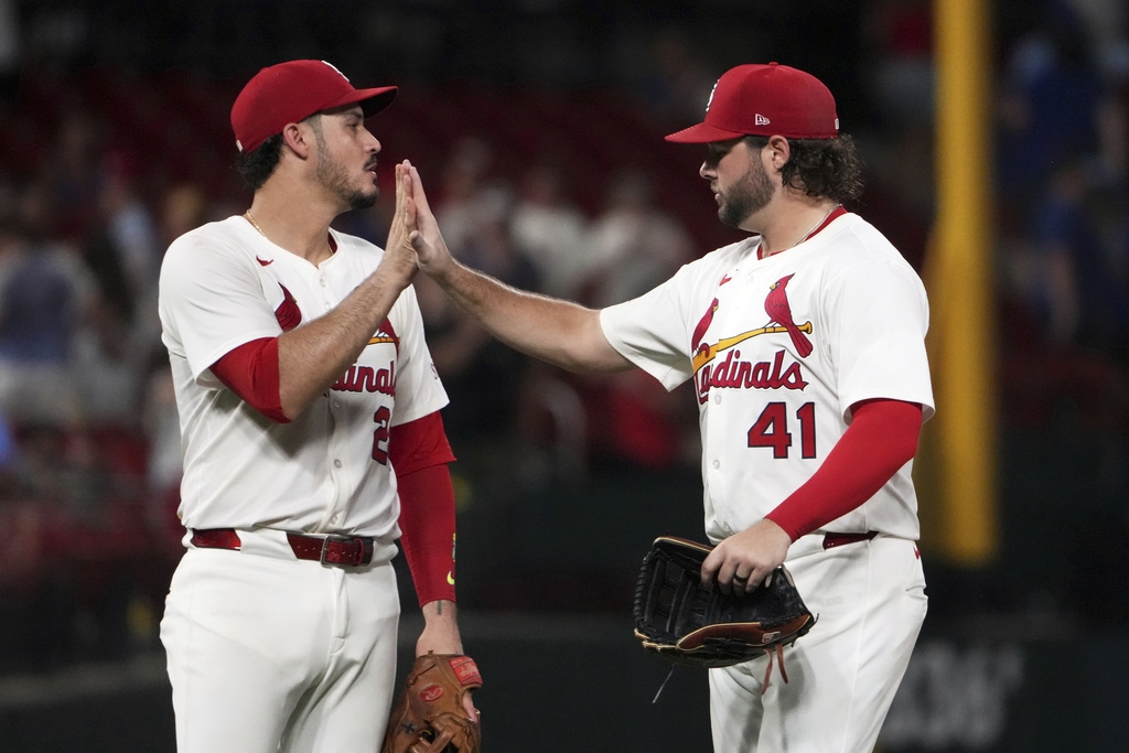 MLB(影)／鈴木誠也轟3分砲救不了小熊　紅雀金手套得主空手接球結束比賽