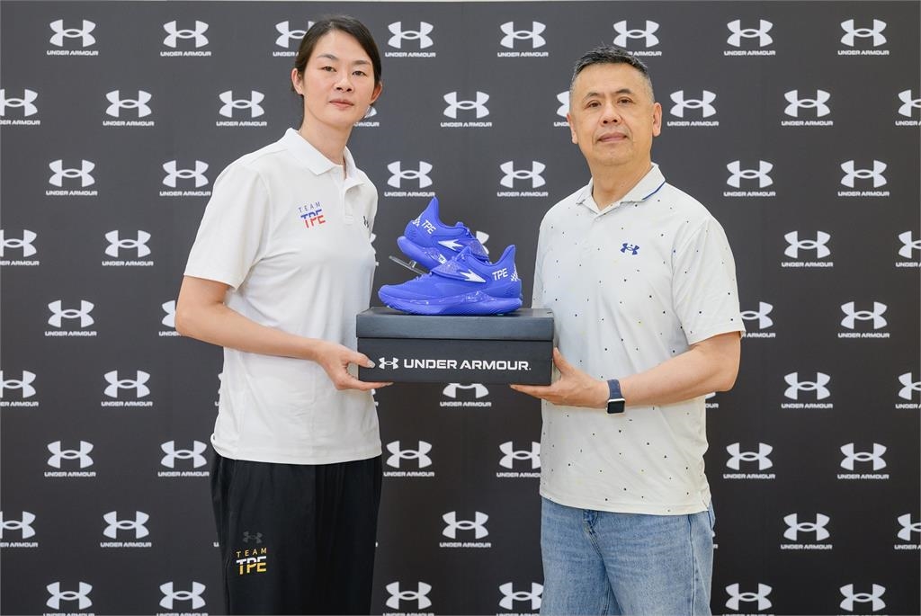 世大運/女籃台灣隊全新戰袍亮相 運動品牌向下紮根贊助柯瑞簽名球鞋