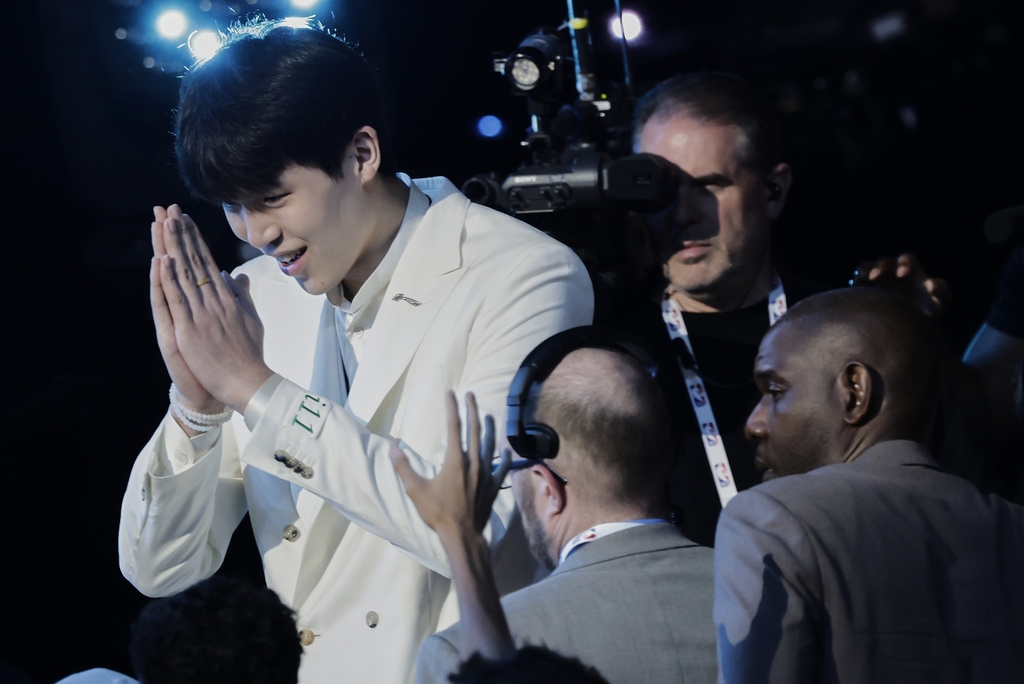 NBA(影)/首輪選「中國約基奇」跌破眾人眼鏡!拓荒者GM受訪解答原因了