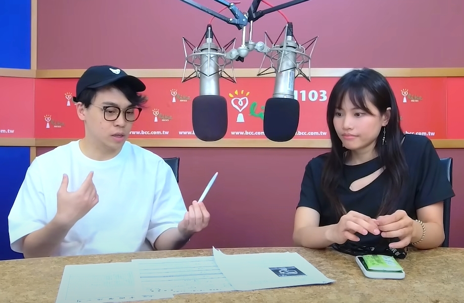 賀瓏爭議纏身請假《瓏賀哩共》!「政壇女神」代班尬喊:今天改名《人來瘋》