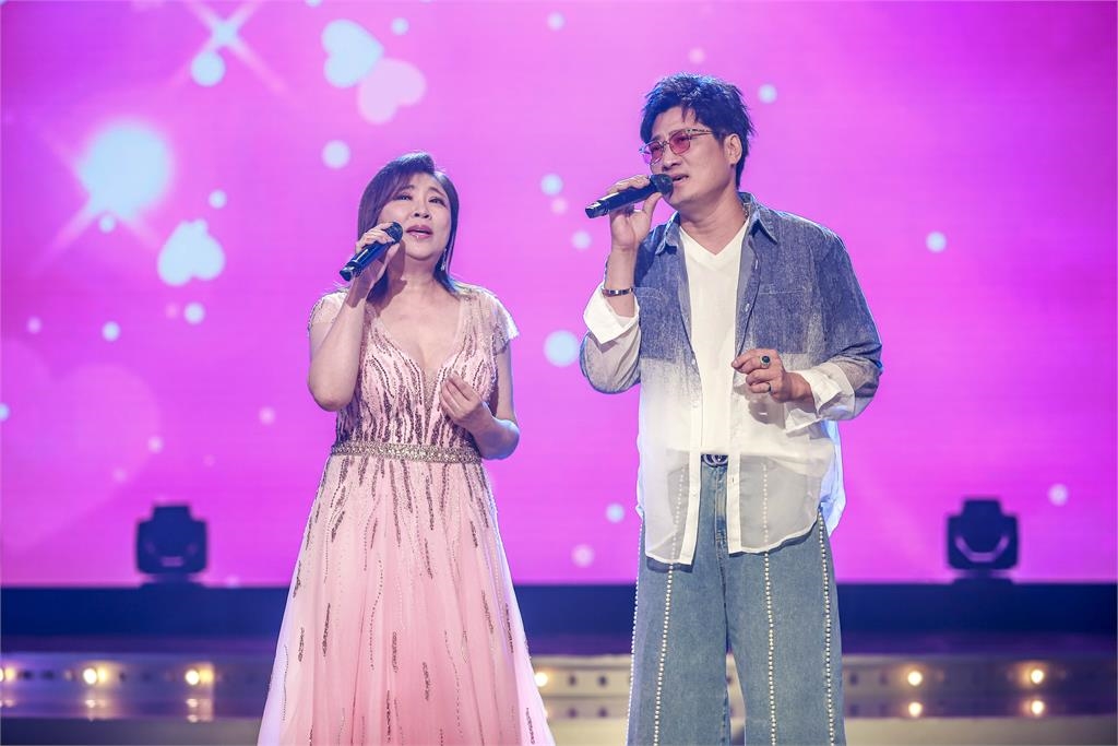 《超級冰冰Show》白冰冰手癢從臉摸到胸肌!林俊逸模仿超瘋狂差點要被帶去醫院