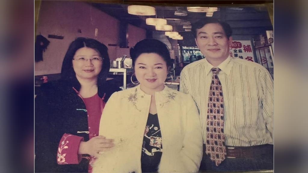 白冰冰不捨好友余丹丹  徹夜未眠前往告別式送最後一程