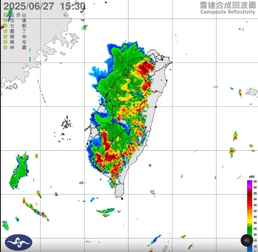全台閃電「從南轟到北」如空戰！粉專PO圖全是訊號驚喊：天空爆炸中