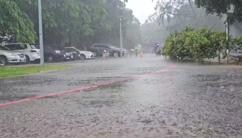全台閃電「從南轟到北」如空戰！粉專PO圖全是訊號驚喊：天空爆炸中