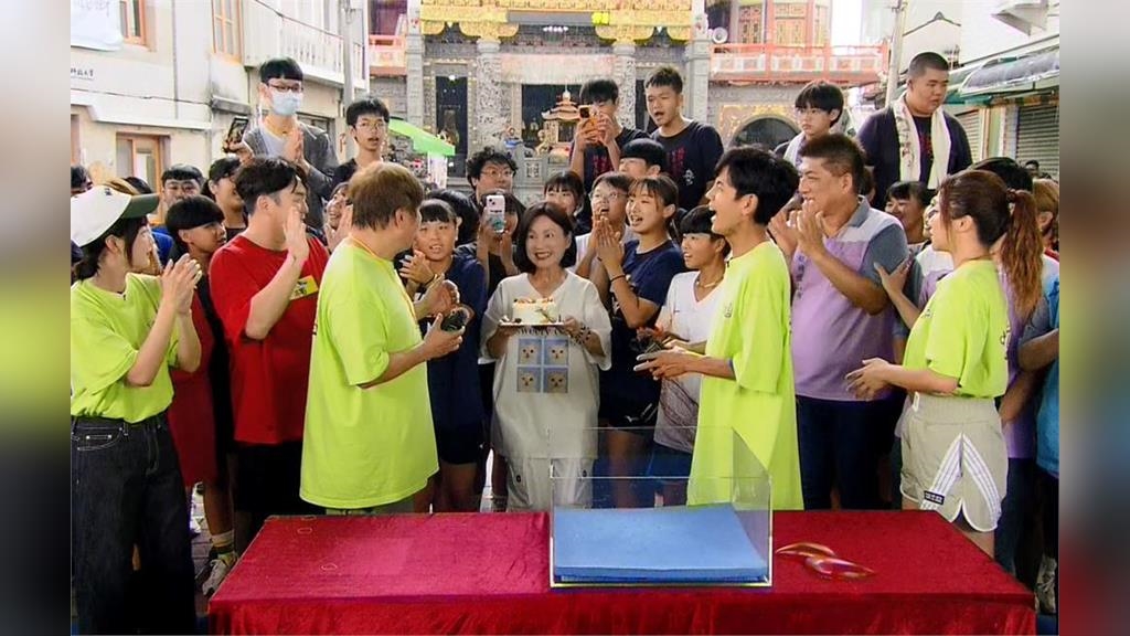 台南幫瓜哥慶生！　籃籃媽媽驚喜現身　與女兒尬舞