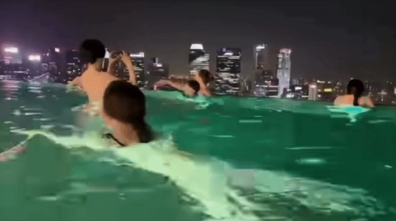 68歲陳美鳳「超兇比基尼」猛進化！整尊全濕「無修正視角」不藏了