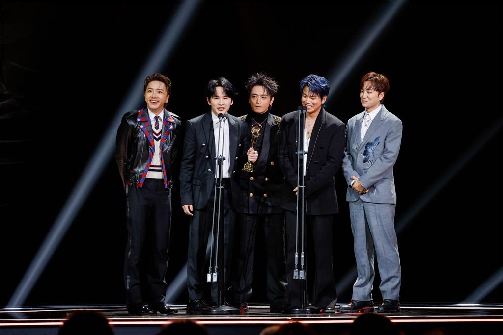 Energy〈星期五晚上〉奪年度最佳歌曲遭轟憑啥!他揭1現象驚喊:救了台灣欸