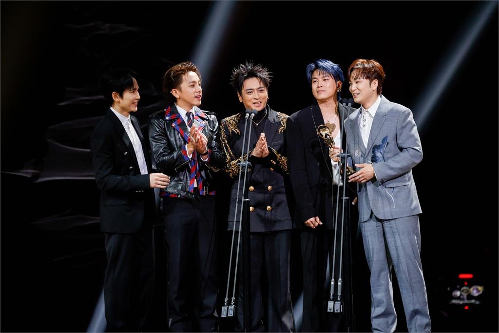 Energy〈星期五晚上〉奪年度最佳歌曲遭轟憑啥!他揭1現象驚喊:救了台灣欸