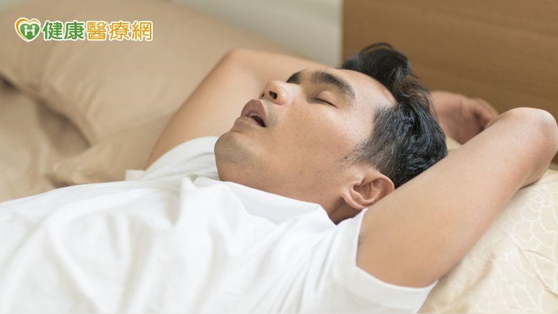 睡覺總是手高舉過頭? 物理治療師:長期恐造成神經損傷 睡覺總是手高舉過頭? 物理治療師:長期恐造成神經損傷