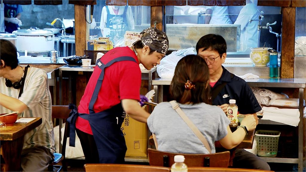 飄香50年「肥前屋」無預警宣布熄燈　饕客紛紛衝店面合照留念！