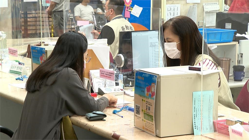 政府一早「6筆津貼」近4萬元接力入帳！勞保局提醒：5年內沒申請充公