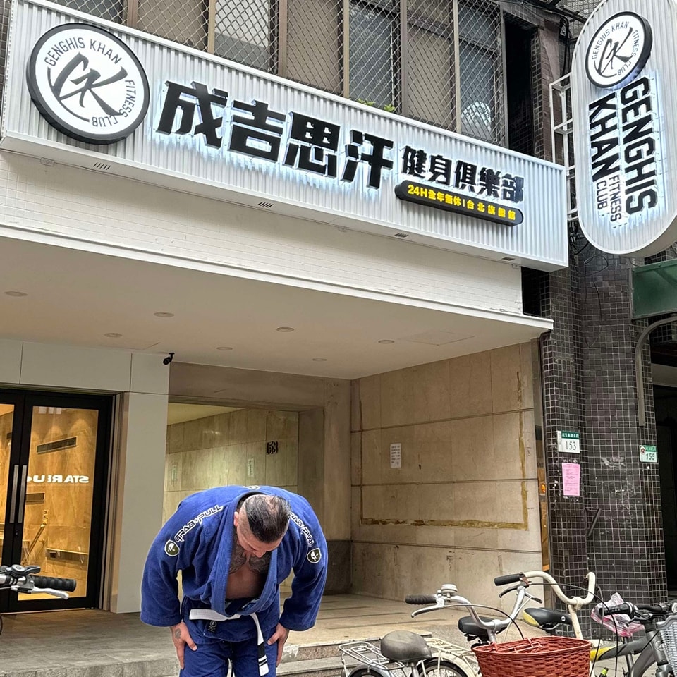 館長爆「不是健身房老闆」只是管事的人？486先生抖細節「最高月領40萬」