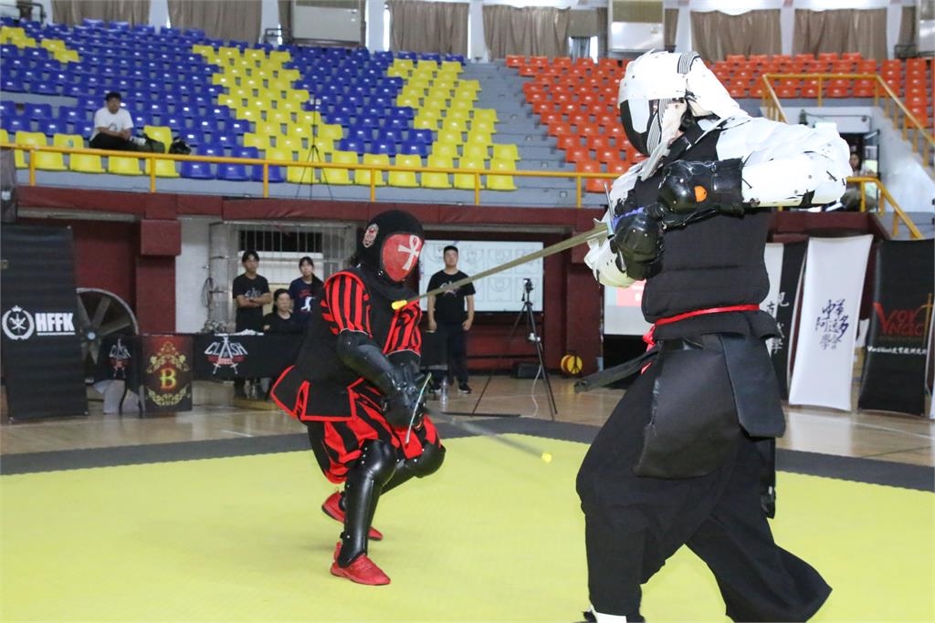 綜合／宛如回到中古世紀玩狼人殺！史實歐洲武術嘉年華選手演繹現代騎士精神