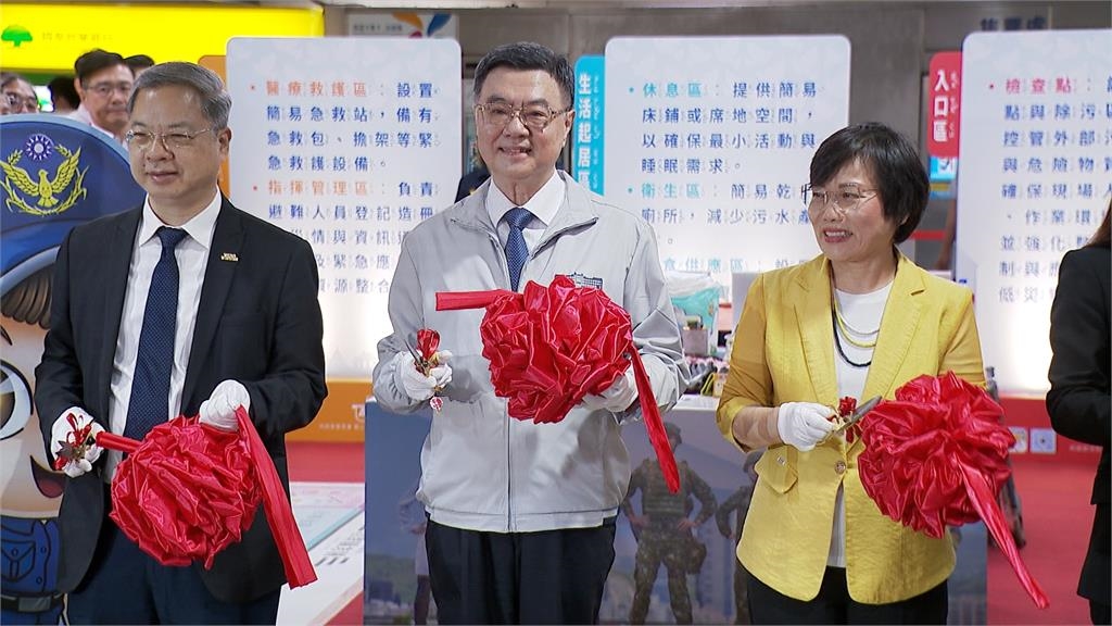 「國家團結月」啟動! 卓榮泰視察防空避難特展