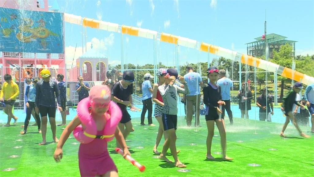 宜蘭童玩節吸精亮點! "史努比鴨"降臨園區亮相