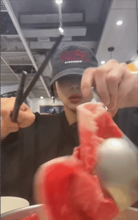 52萬人朝聖「超香」肉片照!鏡頭定格「竟是李多慧」網驚:沒人認出?