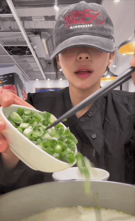 52萬人朝聖「超香」肉片照!鏡頭定格「竟是李多慧」網驚:沒人認出?