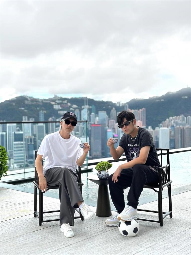 周杰倫才開完演唱會「悄密會周星馳」!腳踩「這1物」疑暴雷合作玄機