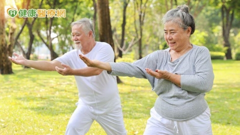 75歲阿嬤走路常跌倒竟是肌少症惹禍　醫曝診斷與預防關鍵