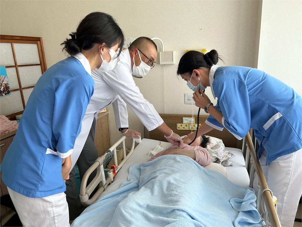 彭振聲曝妻子幫顧中風母42年　作家嘆長照悲劇：預設都是「這2種女兒」