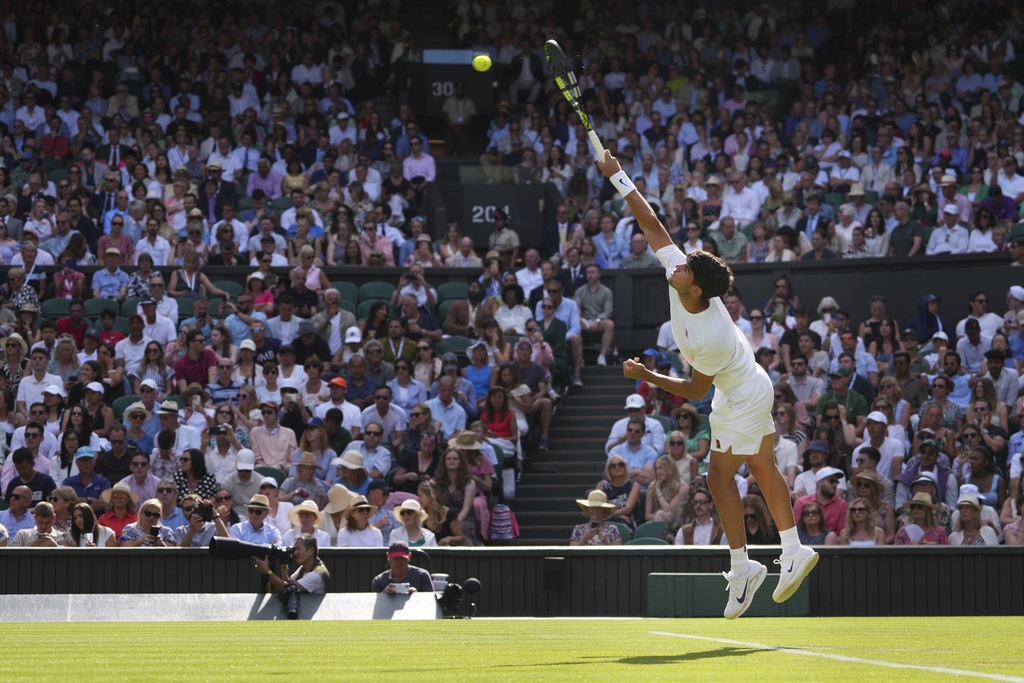 溫網(影)/小蠻牛三連霸起飛!艾卡拉茲豪取16連勝 穩穩邁向溫網衛冕路
