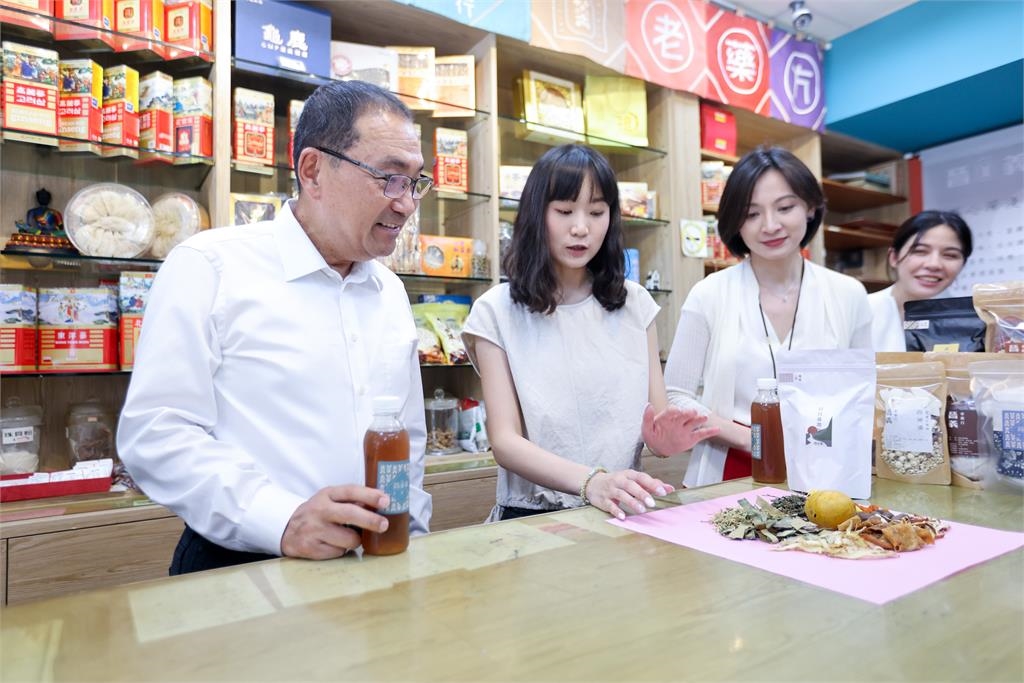 快新聞/新莊廟街5店鋪華麗變身 侯友宜觀禮見證期許「這件事」