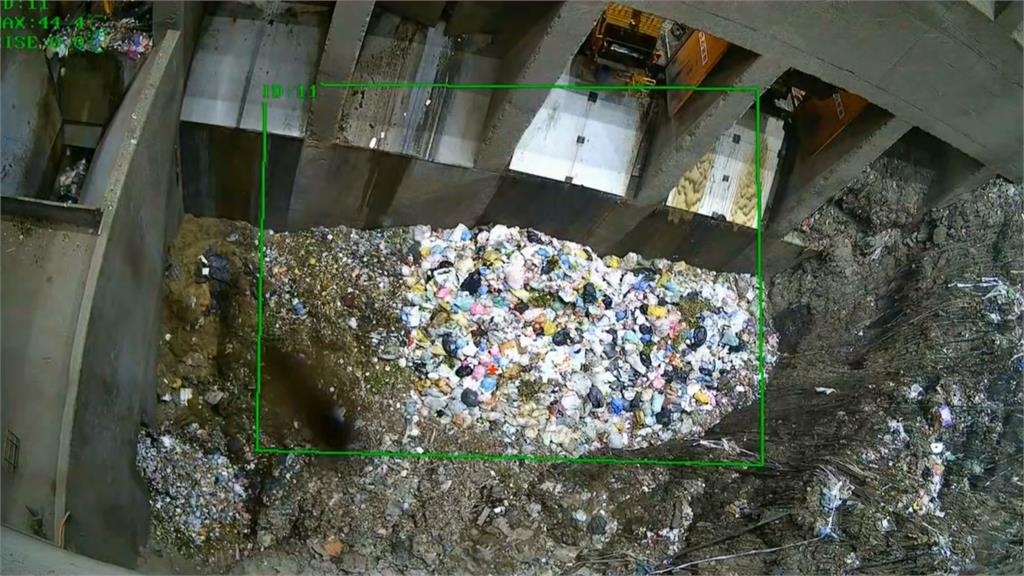 舊背包誤當垃圾丟 女子名錶、鑽石全進焚化爐燒光