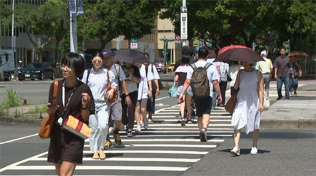 全台熱爆!!小吃攤揮汗做生意 桃園蘆竹39.2度全台最高溫