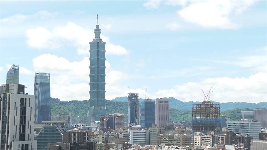 週末恐變天!熱帶低壓生成 最快今晚成輕颱「丹娜絲」 週末恐變天!熱帶低壓生成 最快今晚成輕颱「丹娜絲」