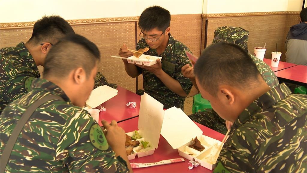 升等商務艙後! 經濟部擬推軍人節「餐飲優惠」掀熱議 升等商務艙後! 經濟部擬推軍人節「餐飲優惠」掀熱議