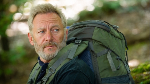 哈利波特反派變好人!傑森艾塞克單腳爬《鹽路上有你》 英國票房創佳績