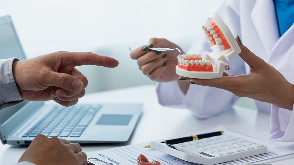 全口重建後就不會有牙周病？  沒做好4件事，「植體周圍炎」爆發更棘手