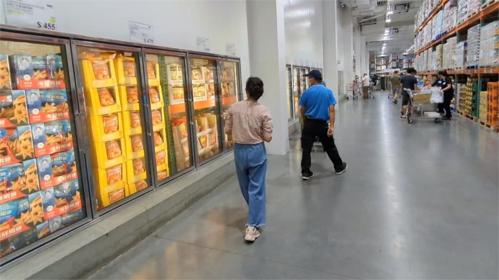 童把美式賣場冰櫃當遊戲場? 網轟:有食品衛生疑慮