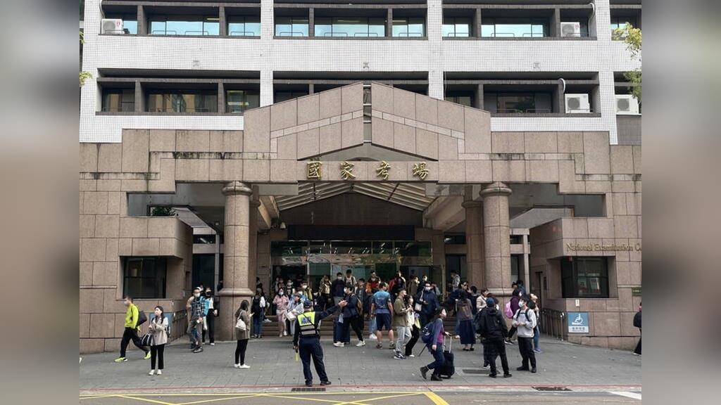 考生注意!丹娜絲颱風來襲 高考首日延期舉行 考生注意!丹娜絲颱風來襲 高考首日延期舉行