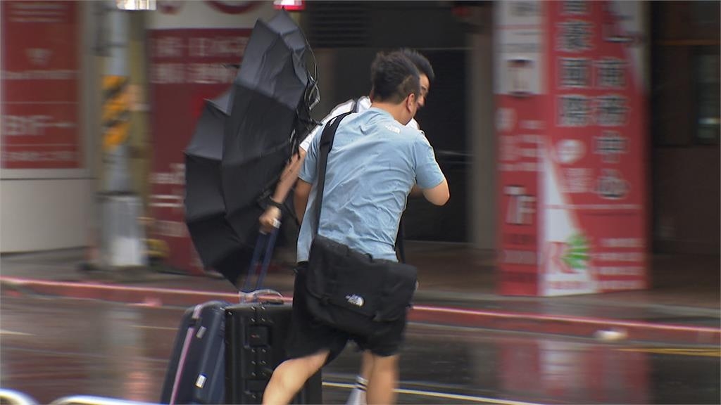 中颱丹娜絲逼近台灣「有望放假」?颱風天上班「是否能拿加班費」5大QA一次看